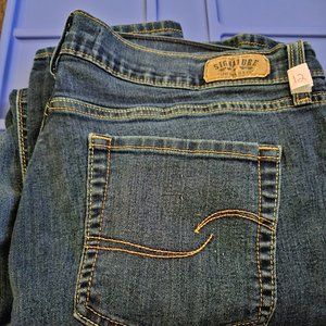 Levi Curvy & Skinny Jeans (#12)